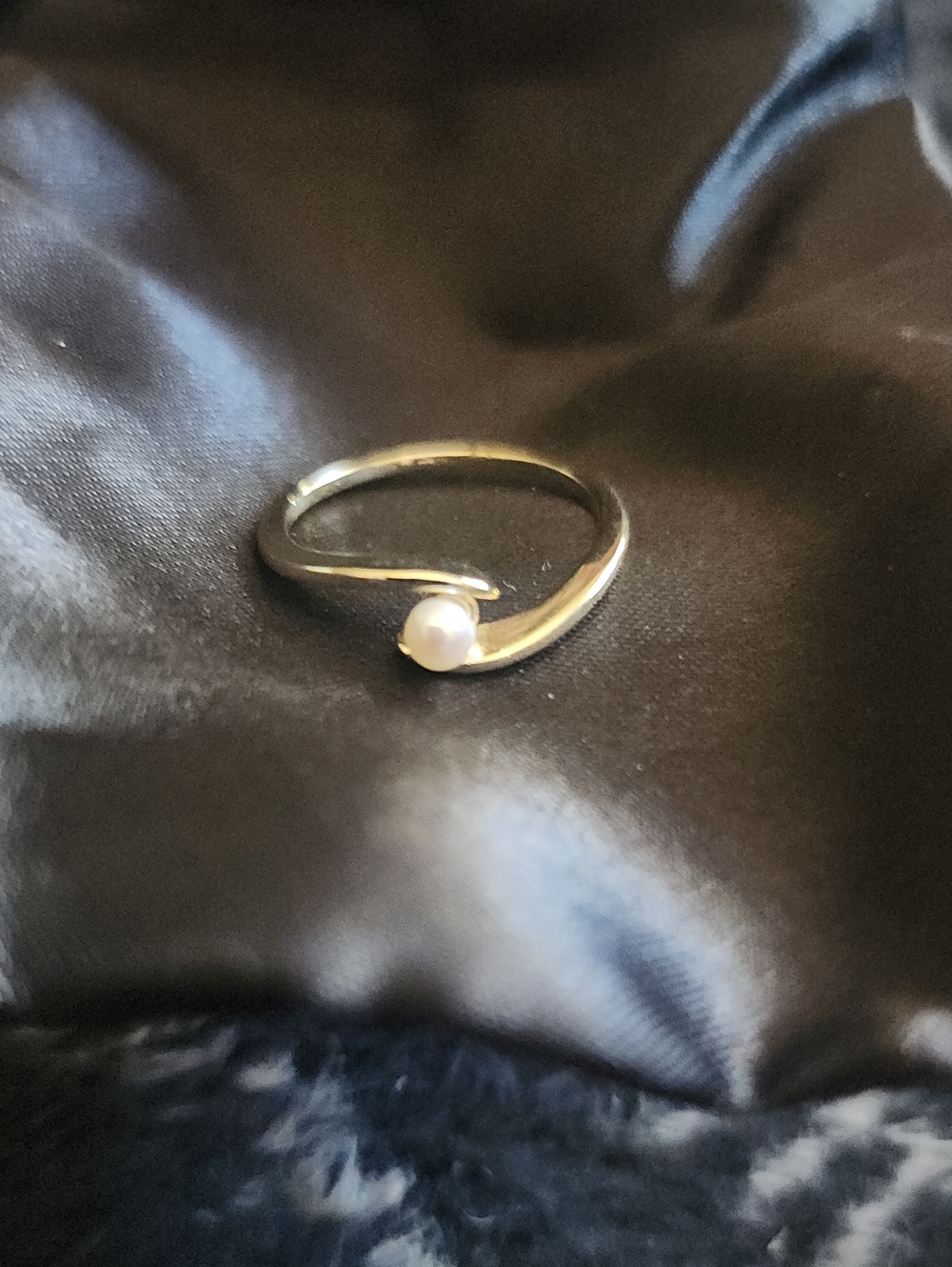 Minimalist Gold Open Ring with White Pearl Accent